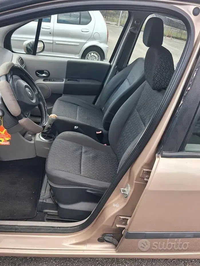 Usata Renault Modus Dynamique 98 CV (72 kW) 2005 Marrone Monovolume