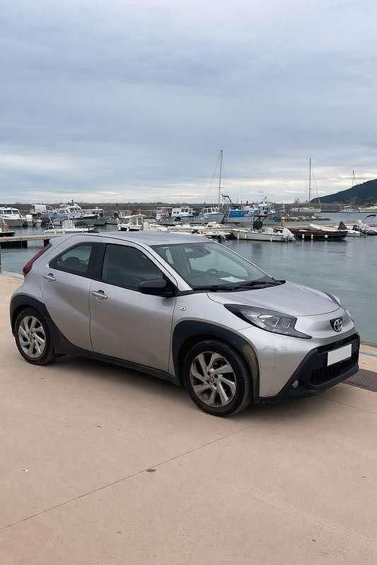 Usata Toyota Aygo X 72 CV (52 kW) 2022 Grigio SUV