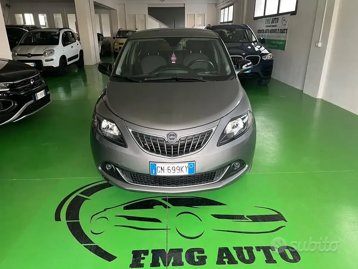 Usata Lancia Ypsilon Silver 69 CV (50 kW) 2023 Grigio Utilitaria