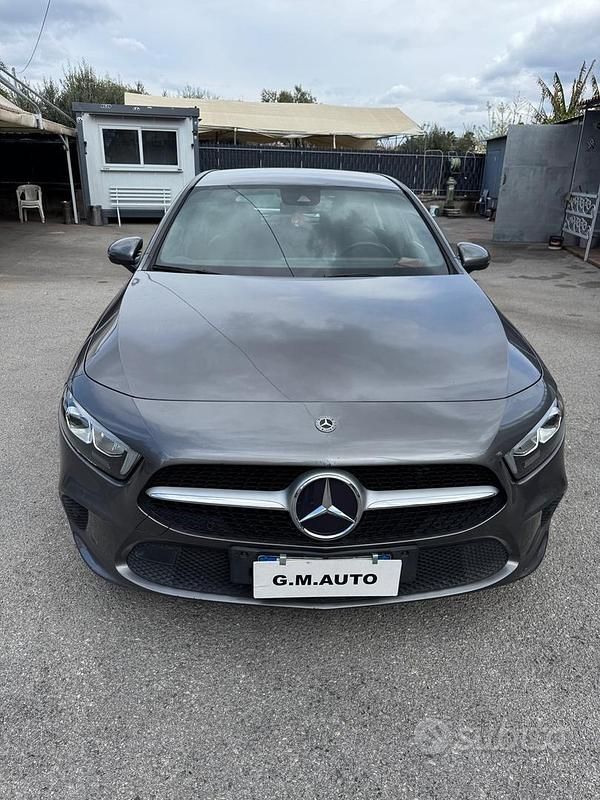 Usata Mercedes A180 116 CV (85 kW) 2019 Grigio Berlina
