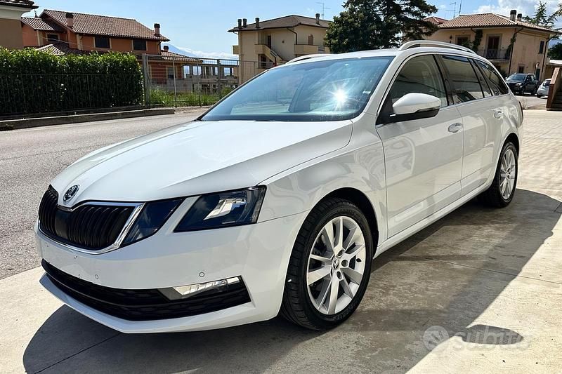 Usata Skoda Octavia G-TEC Executive 131 CV (96 kW) 2019 Bianco Station wagon