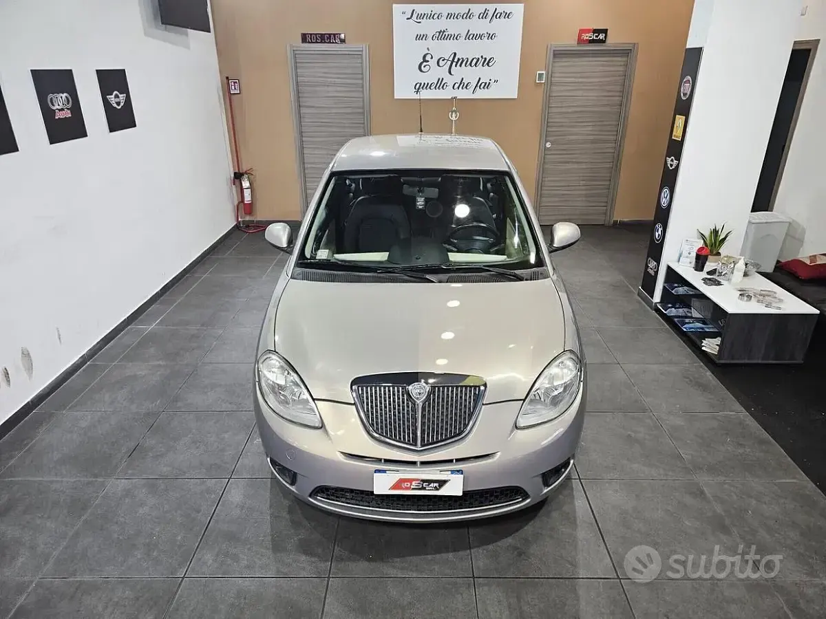 Usata Lancia Ypsilon 77 CV (56 kW) 2010 Marrone Utilitaria