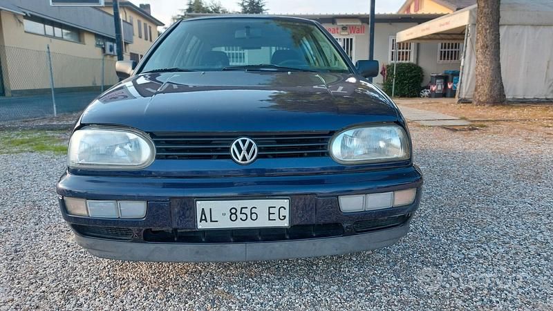 Blu Usata 1997 VW Golf III Tre volumi | 4900 € (Buon prezzo) - Immagine 1/4