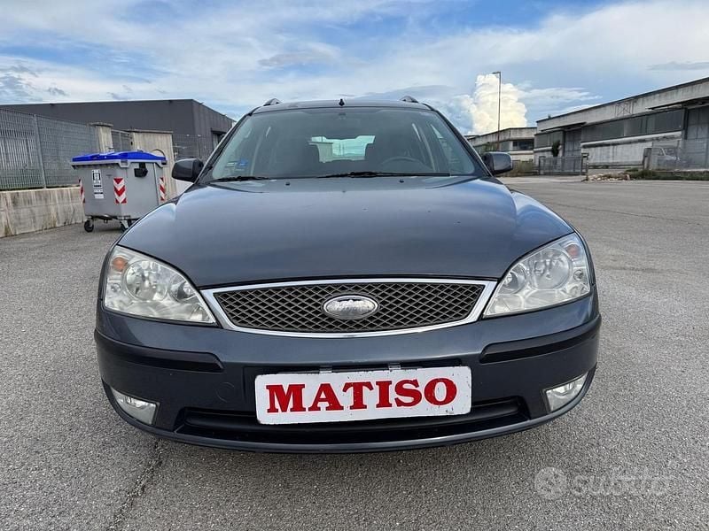 Usata Ford Mondeo Ghia 130 CV (95 kW) 2004 Grigio Station wagon