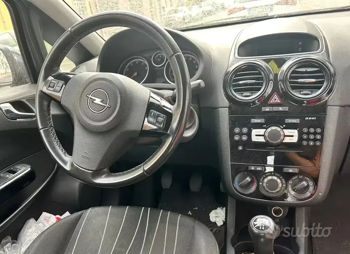 Usata Opel Corsa 85 CV (62 kW) 2010 Bluazzurro Utilitaria