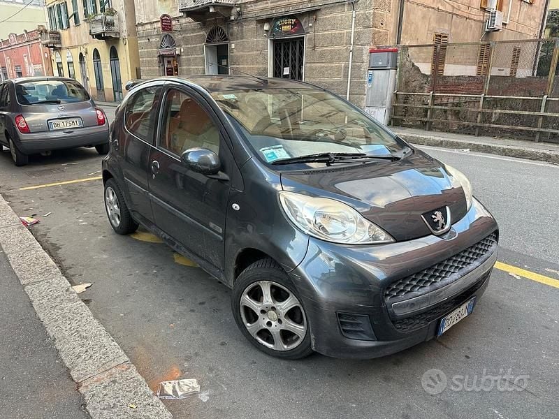 Usata Peugeot 107 54 CV (39 kW) 2006 Grigio Utilitaria