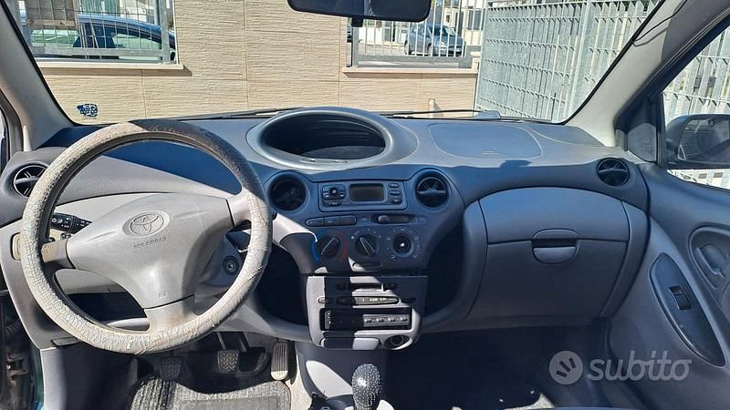 Usata Toyota Yaris 2003 Verde Utilitaria