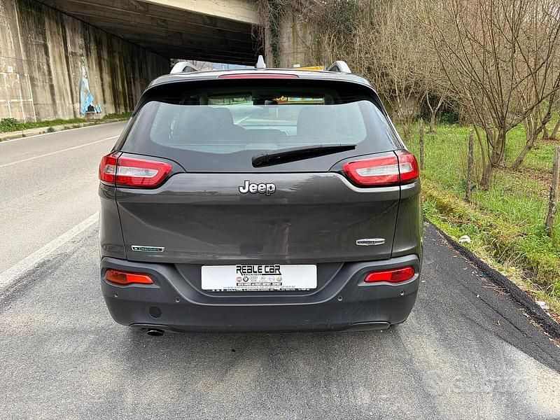 Usata Jeep Cherokee Longitude 140 CV (102 kW) 2015 Grigio SUV