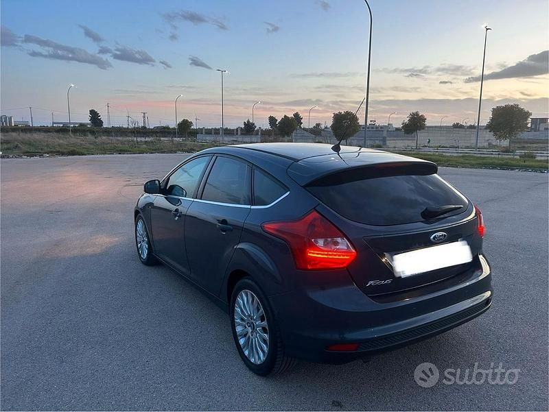 Usata Ford Focus Titanium 115 CV (84 kW) 2012 Blu Berlina