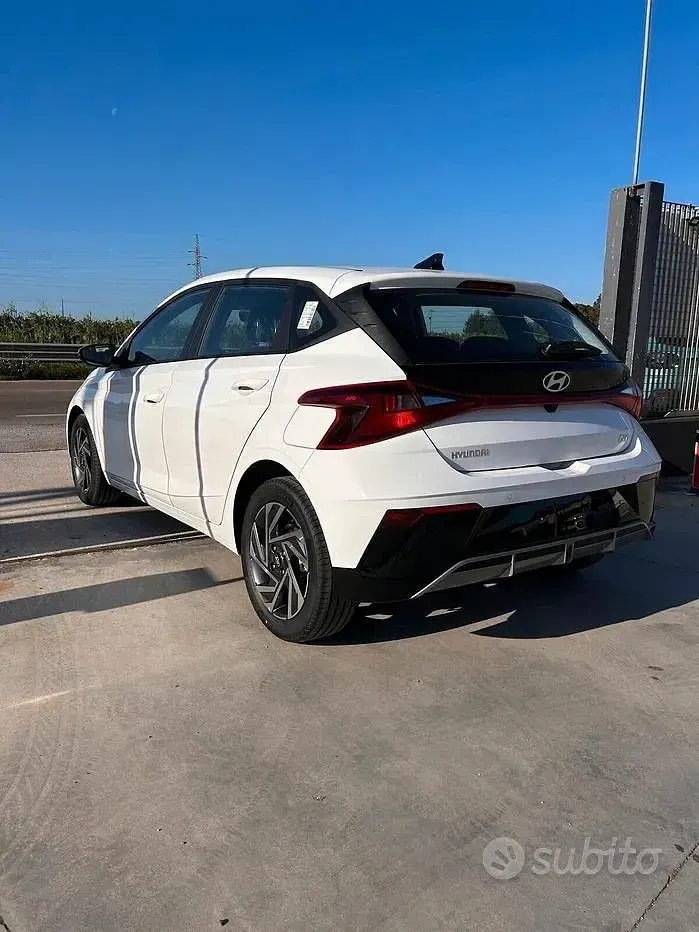 Nuova Hyundai i20 100 CV (73 kW) 2026 Bianco Utilitaria
