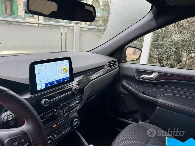 Usata Ford Kuga 150 CV (110 kW) 2021 Grigio SUV