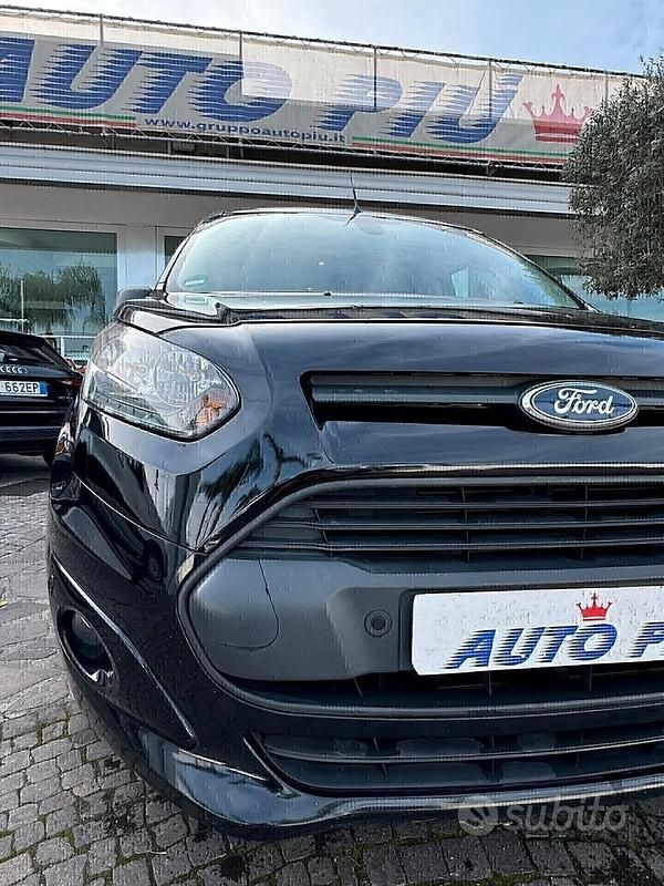Begagnad Ford Tourneo 120 HK (88 kW) 2016 Svart Minibuss