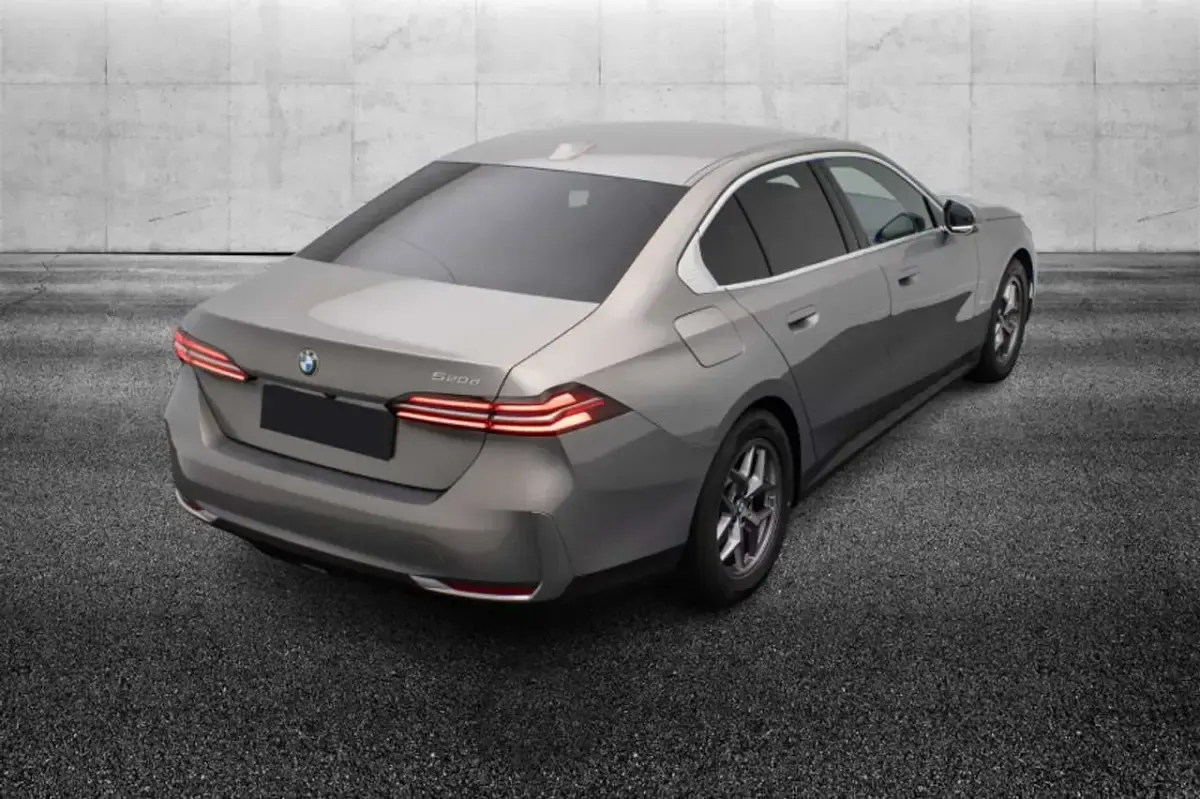 Usata BMW 520 197 CV (144 kW) 2024 Grigio Berlina