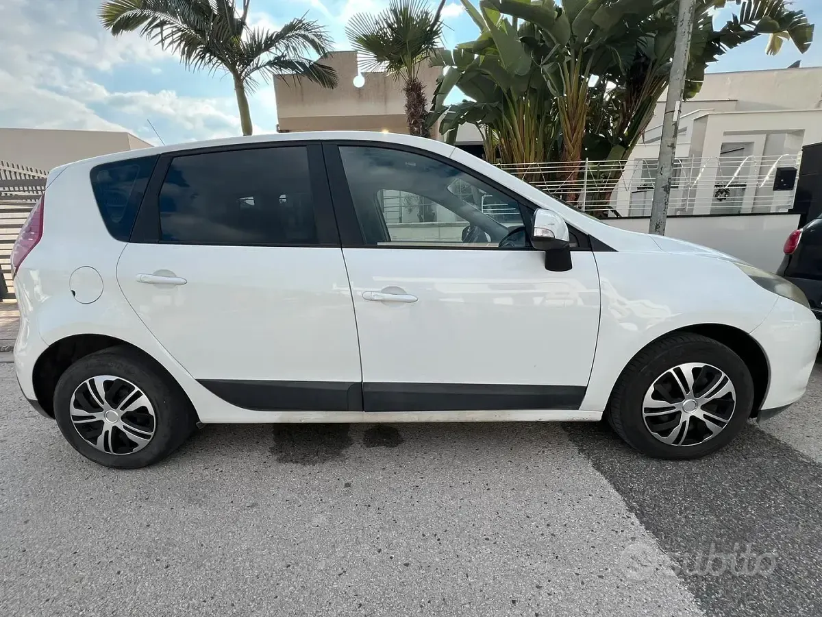 Usata Renault Scenic E-Tech 110 CV (80 kW) 2010 Bianco Berlina