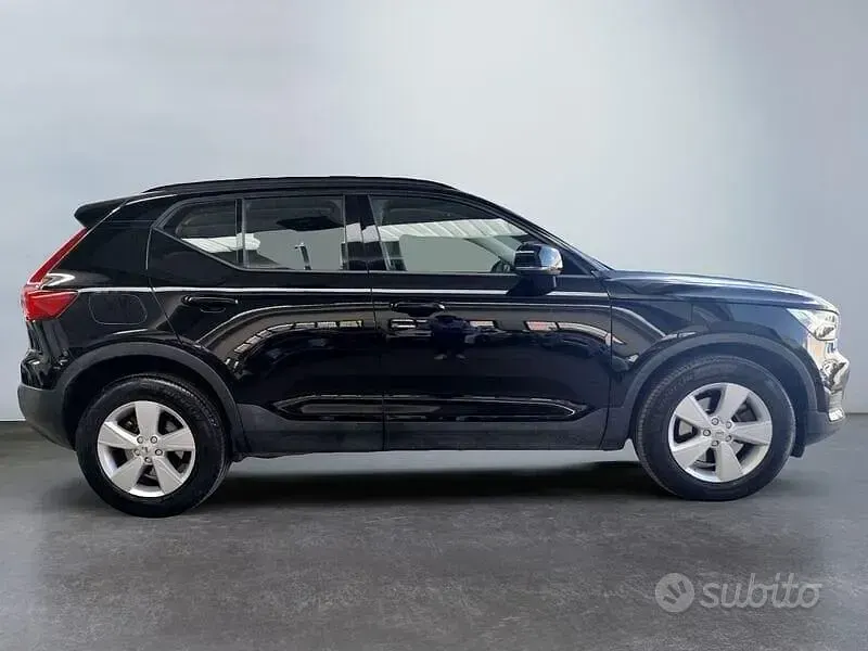 Gebraucht Volvo XC40 Momentum 190 PS (139 kW) 2019 Schwarz SUV