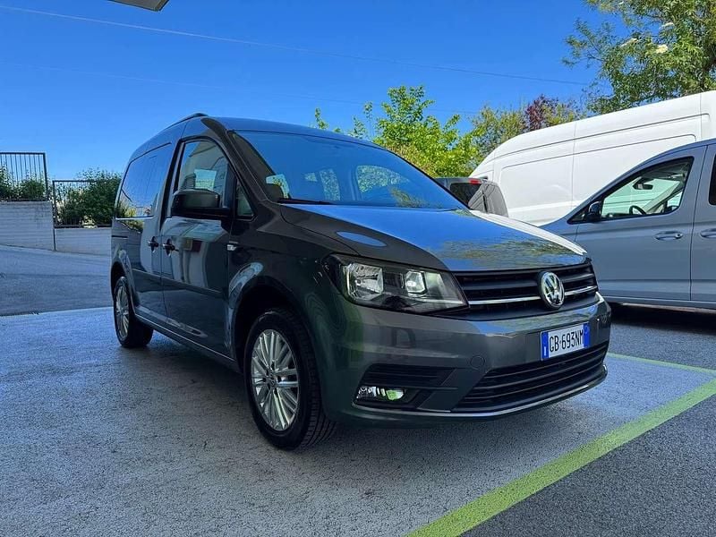 Usata VW Caddy 102 CV (75 kW) 2020 Grigio Monovolume