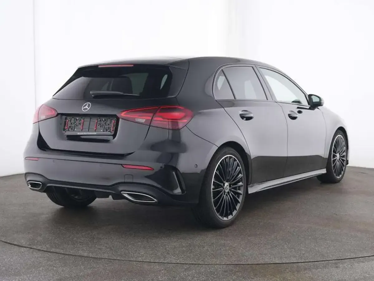 Usata Mercedes A180 Advanced 136 CV (100 kW) 2025 Nero cosmo Berlina
