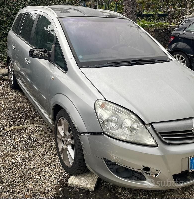 Usata Opel Zafira Cosmo 120 CV (88 kW) 2008 Grigio Monovolume