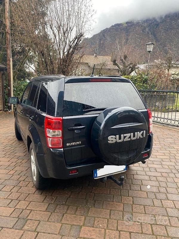 Usata Suzuki Grand Vitara 129 CV (94 kW) 2011 Nero SUV