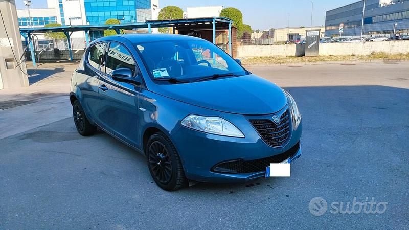 Usata Lancia Ypsilon Gold 69 CV (50 kW) 2015 Grigio Utilitaria