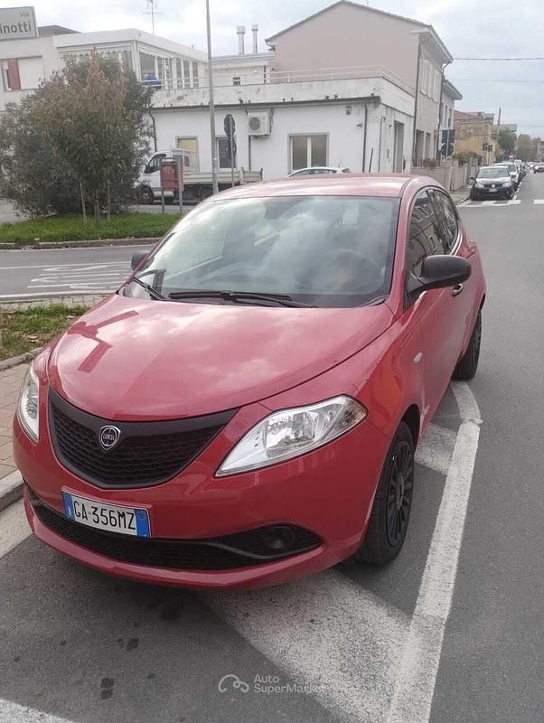 Usata Lancia Ypsilon 69 CV (50 kW) 2020 Rosso Utilitaria
