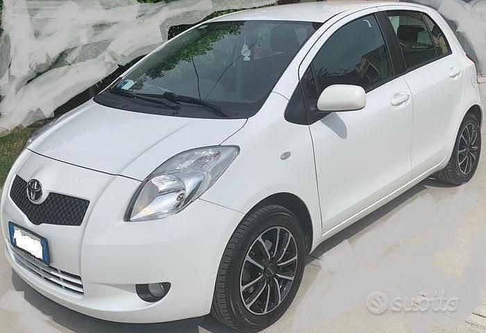 Usata Toyota Yaris Sol 69 CV (50 kW) 2008 Bianco Utilitaria