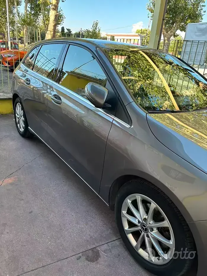 Usata Mercedes B160 Executive 109 CV (80 kW) 2021 Grigio Utilitaria