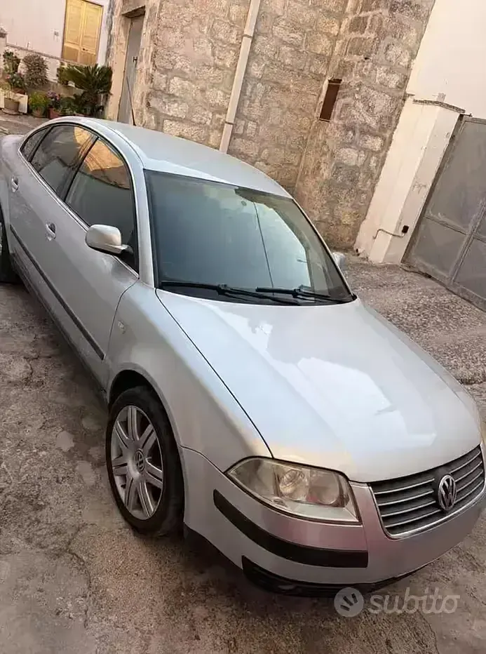 Usata VW Passat 130 CV (95 kW) 2003 Grigio Berlina