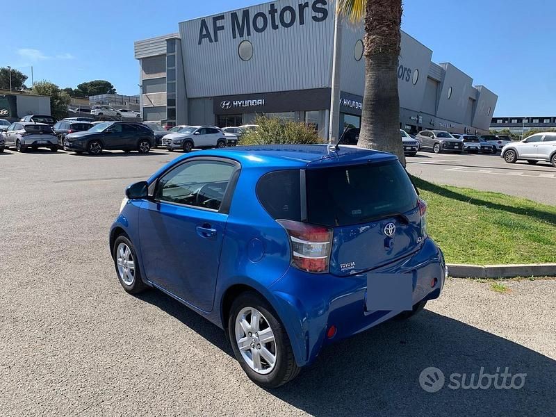 Usata Toyota iQ 98 CV (72 kW) 2012 Blu Utilitaria