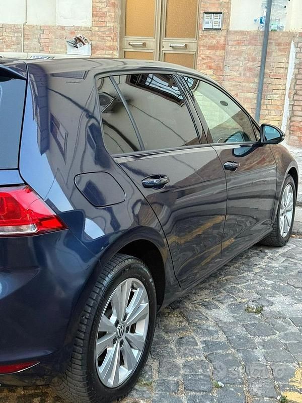 Usata VW Golf VII 105 CV (77 kW) 2013 Blu Berlina