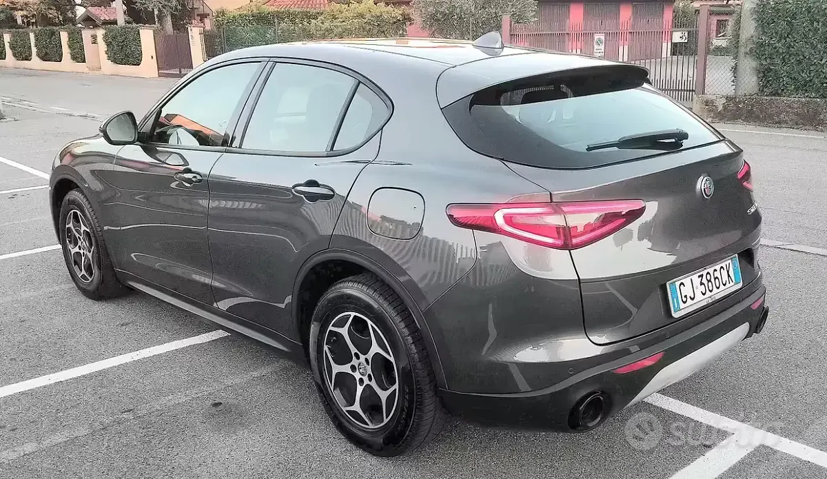 Usata Alfa Romeo Stelvio Super 160 CV (117 kW) 2022 Grigio SUV