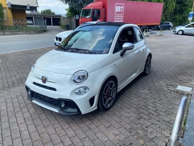 Usata Abarth 595C Turismo 165 CV (121 kW) 2020 Bianco pastello Cabrio
