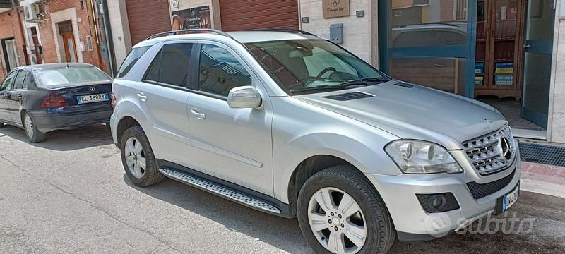 Usata Mercedes ML320 224 CV (164 kW) 2009 Argento SUV