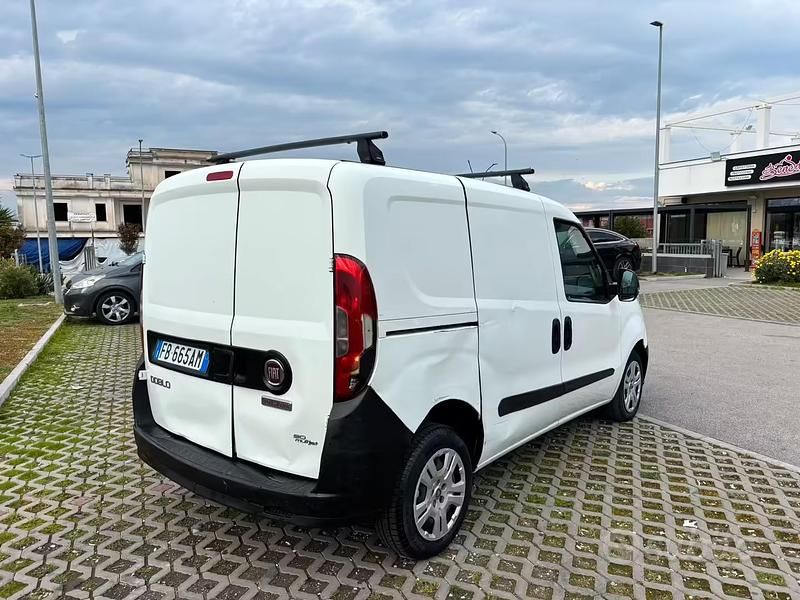 Usata Fiat Doblò 90 CV (66 kW) 2016 Bianco Monovolume