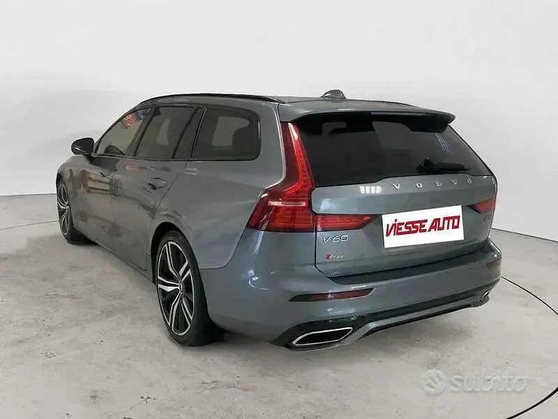 Usata Volvo V60 R-Design 250 CV (183 kW) 2021 Grigio Station wagon