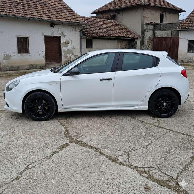 Usata Alfa Romeo Giulietta Tech Edition 120 CV (88 kW) 2018 Bianco Utilitaria