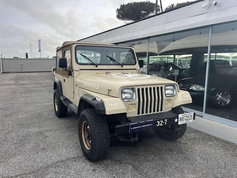 Usata Jeep Wrangler Laredo 103 CV (75 kW) 1990 Beige SUV