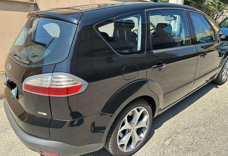 Usata Ford S-MAX Titanium 140 CV (102 kW) 2008 Nero Monovolume