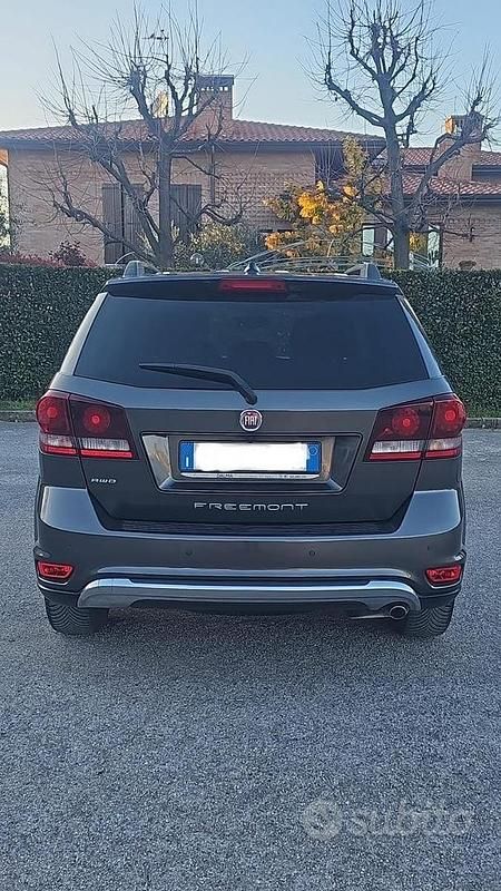 Usata Fiat Freemont Cross 170 CV (125 kW) 2015 Grigio SUV