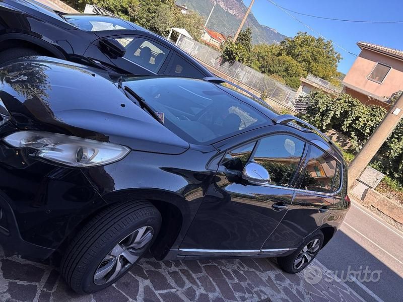Usata Peugeot 2008 Allure 100 CV (73 kW) 2015 Nero SUV