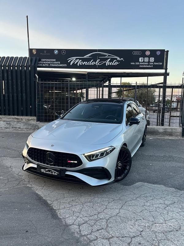 Grigio Usata 2023 Mercedes A180 AMG Line Premium Tre volumi | 32.999 € (Buon prezzo) - Immagine 1/4