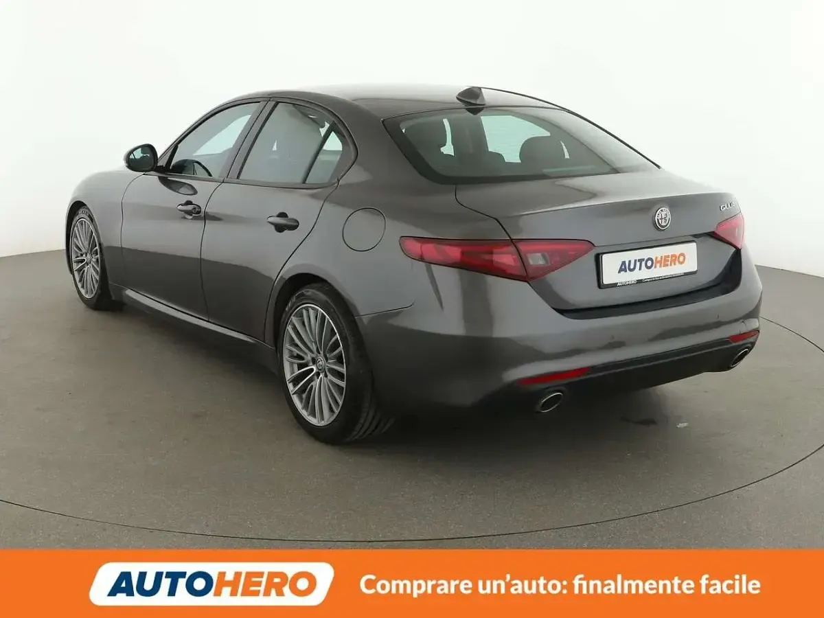 Usata Alfa Romeo Giulia Super 179 CV (131 kW) 2017 Grigio Berlina