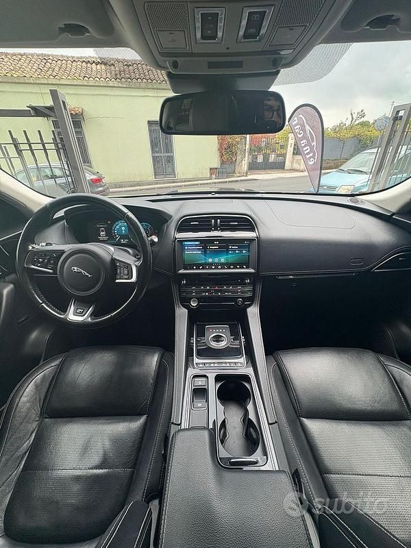 Usata Jaguar F-Pace 180 CV (132 kW) 2018 Nero SUV