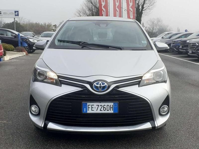 Argento Usata 2016 Toyota Yaris Hybrid Active Tre volumi | 11.000 € (Buon prezzo) - Immagine 1/4