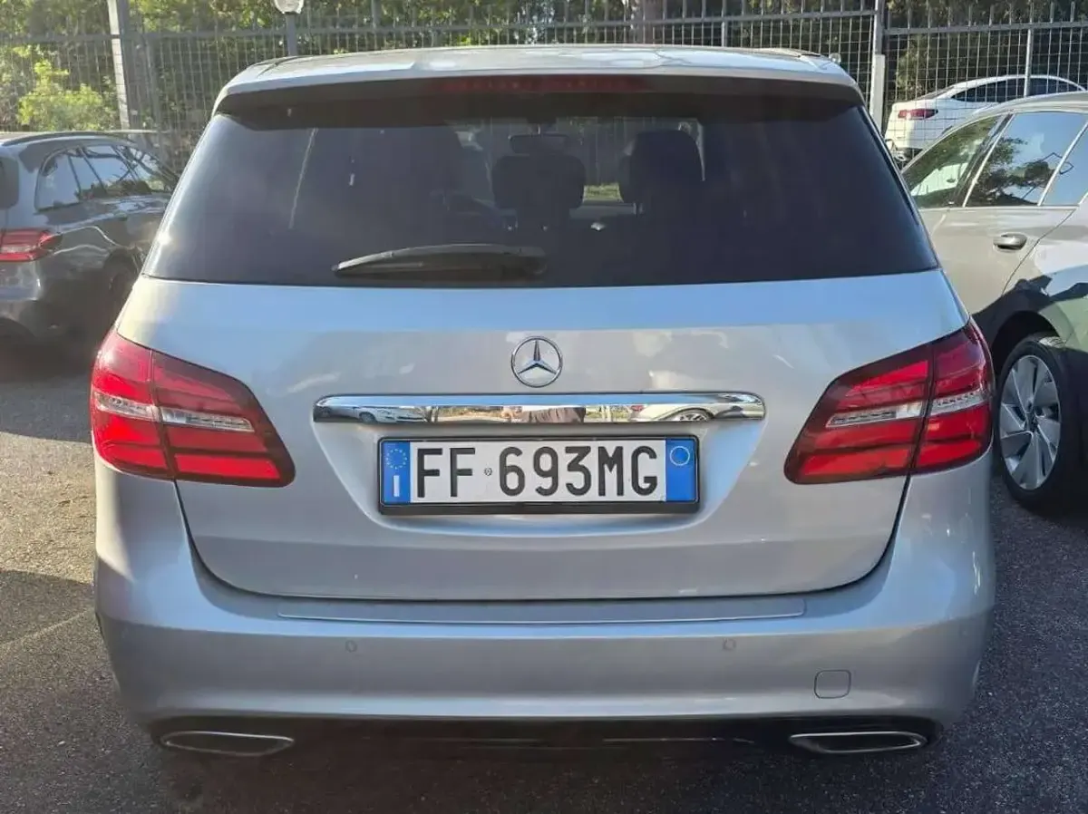 Usata Mercedes B180 Premium 109 CV (80 kW) 2016 Argento Utilitaria