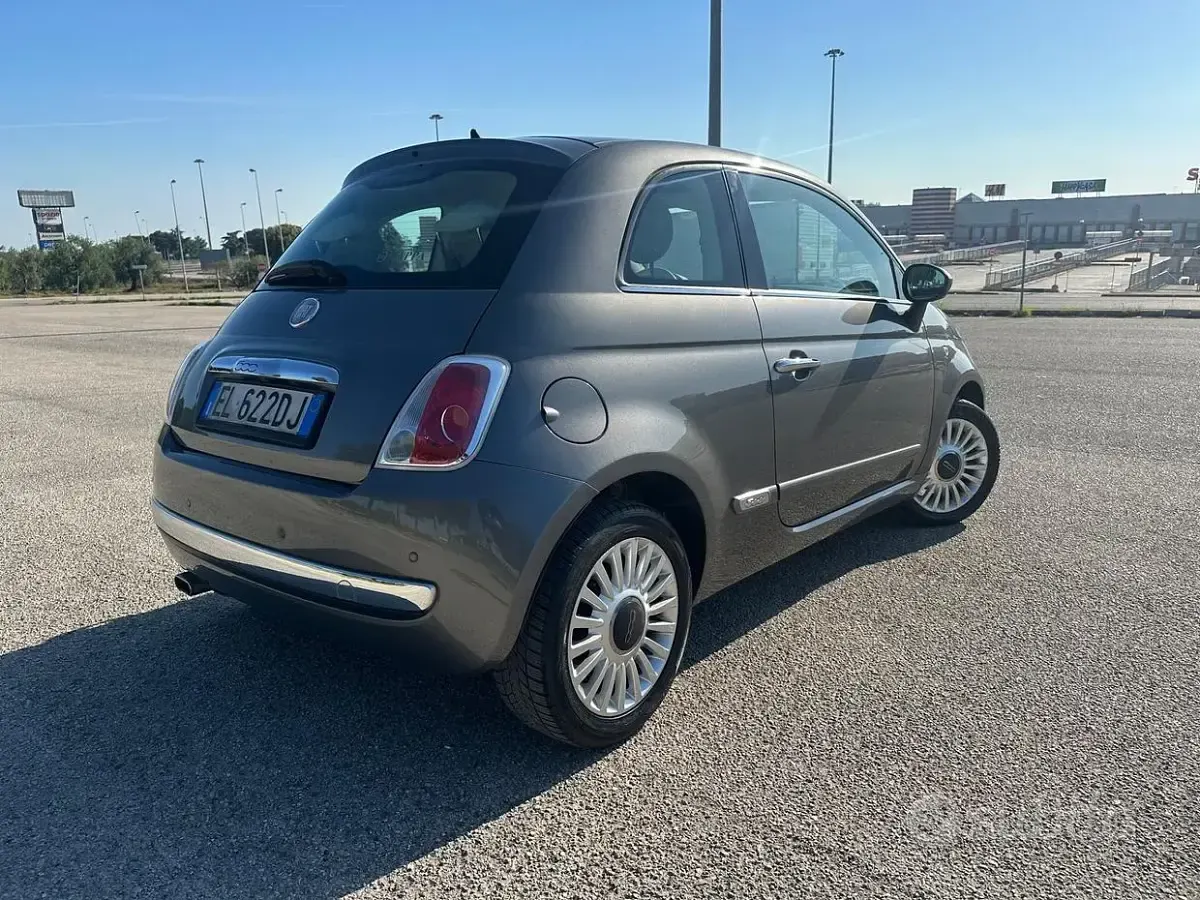 Begagnad Fiat 500 Lounge 69 HK (50 kW) 2012 Grå Sedan