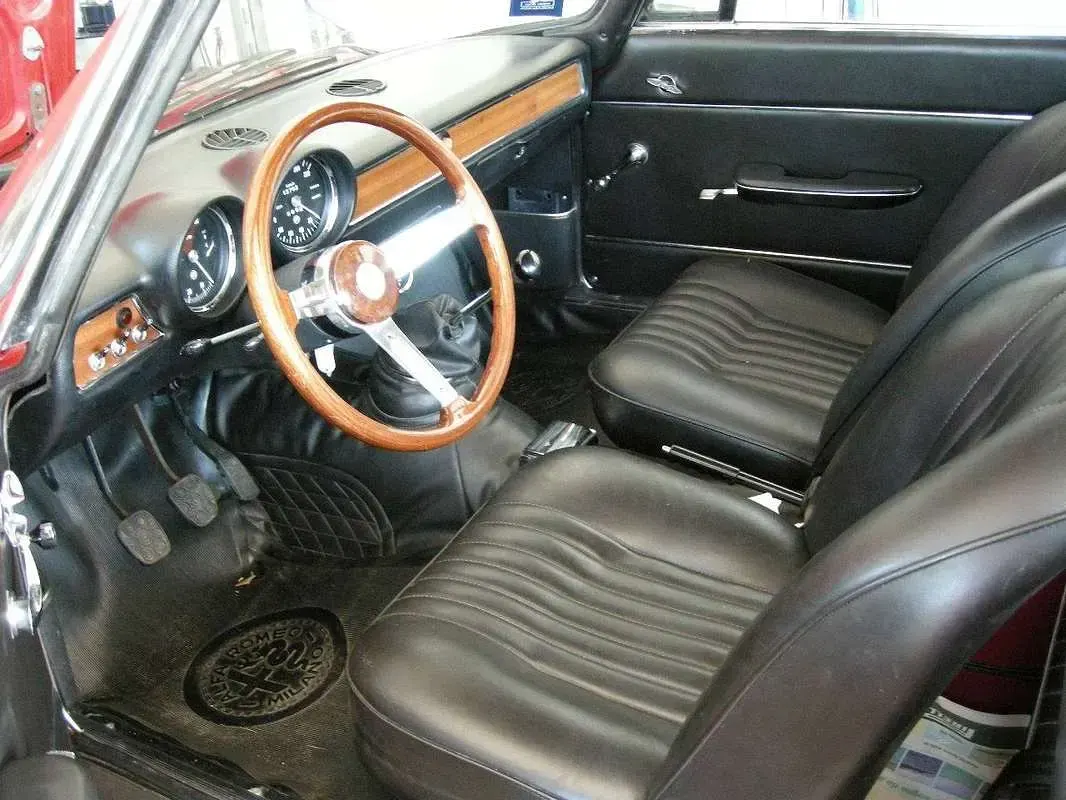 Usata Alfa Romeo GT Junior 109 CV (80 kW) 1972 Rosso Coupé