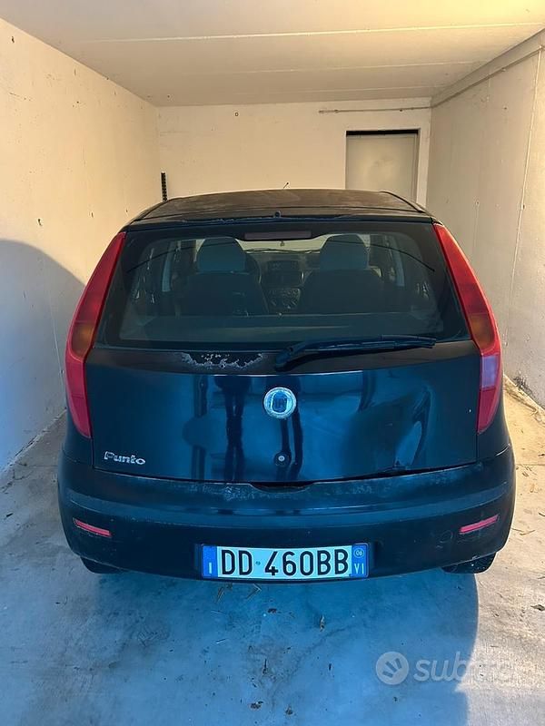 Usata Fiat Punto 60 CV (44 kW) 2005 Nero Utilitaria