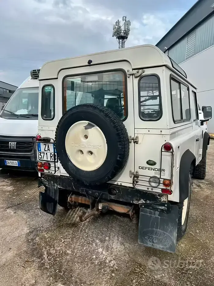 Usata Land Rover Defender 86 CV (63 kW) 2002 Bianco SUV
