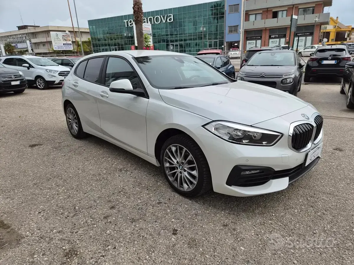 Usata BMW 116 Advantage 116 CV (85 kW) 2021 Bianco Utilitaria